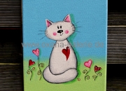 Oxana-Galerie.de Weisse Katze mit Herz auf Wiese